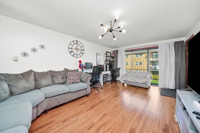 6568 W Roscoe Street 2N, Chicago, IL 60634