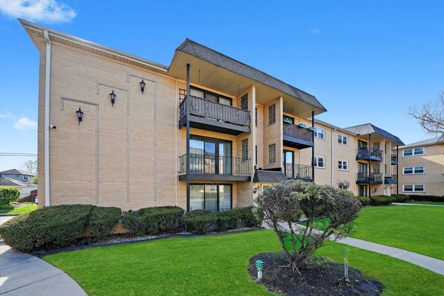 6568 W Roscoe Street 2N, Chicago, IL 60634