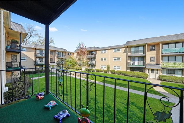 6568 W Roscoe Street 2N, Chicago, IL 60634