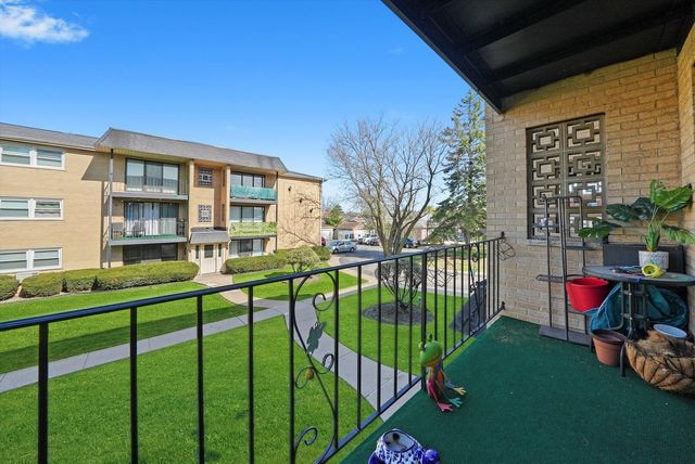 6568 W Roscoe Street 2N, Chicago, IL 60634