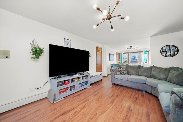 6568 W Roscoe Street 2N, Chicago, IL 60634