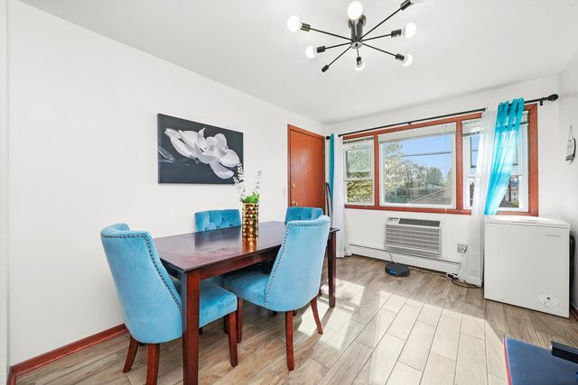 6568 W Roscoe Street 2N, Chicago, IL 60634