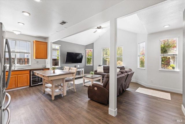 2348 Arista Ln, Santa Rosa, CA 95403