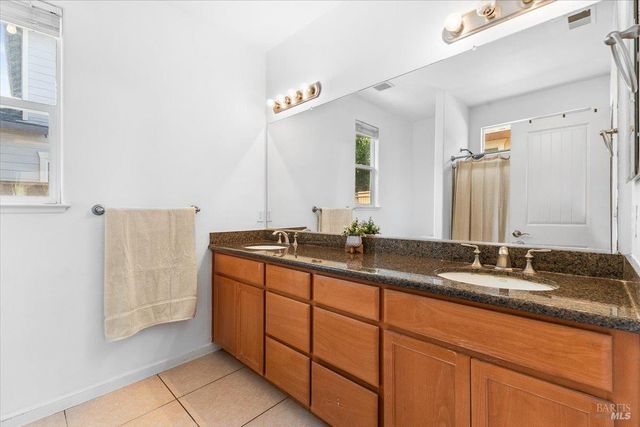 2348 Arista Ln, Santa Rosa, CA 95403