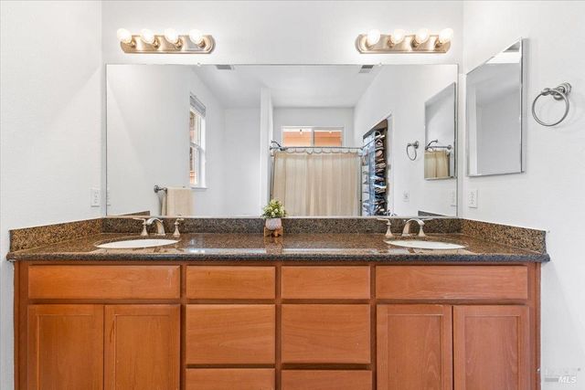2348 Arista Ln, Santa Rosa, CA 95403