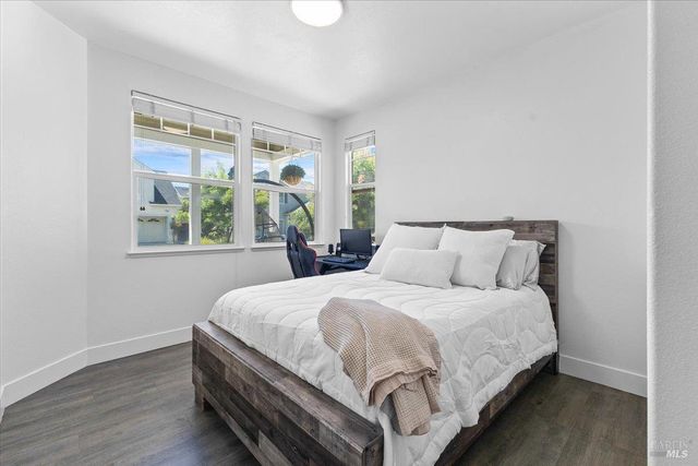 2348 Arista Ln, Santa Rosa, CA 95403