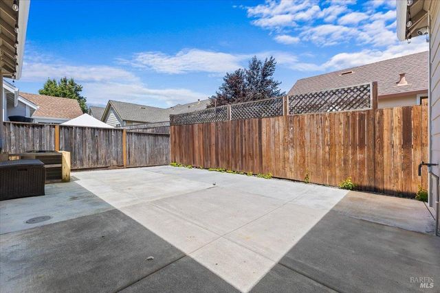 2348 Arista Ln, Santa Rosa, CA 95403