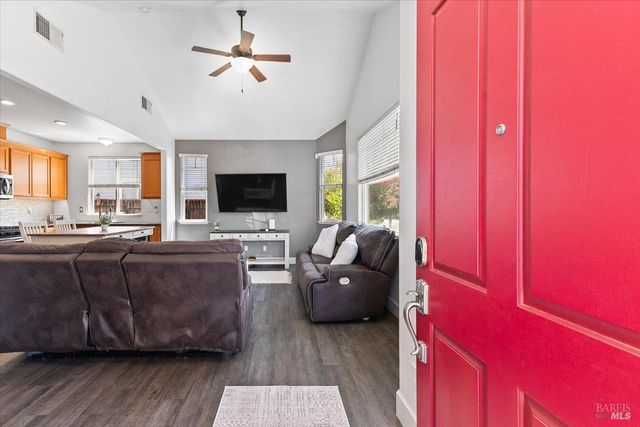 2348 Arista Ln, Santa Rosa, CA 95403