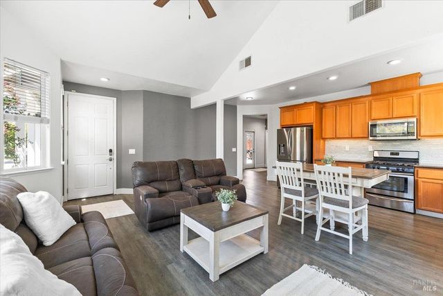 2348 Arista Ln, Santa Rosa, CA 95403