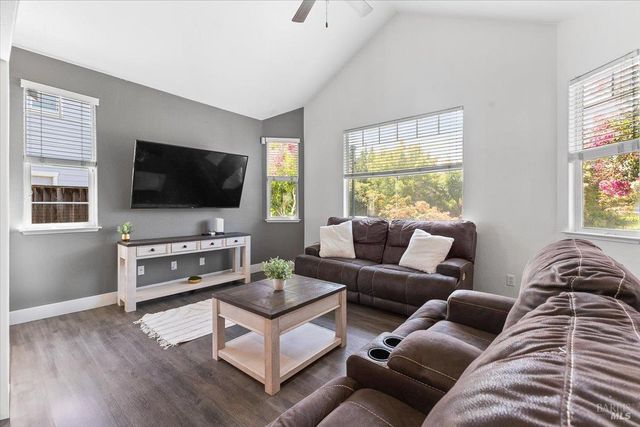 2348 Arista Ln, Santa Rosa, CA 95403