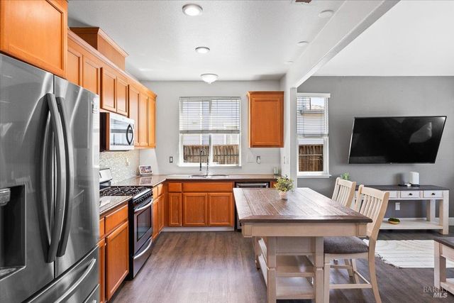 2348 Arista Ln, Santa Rosa, CA 95403