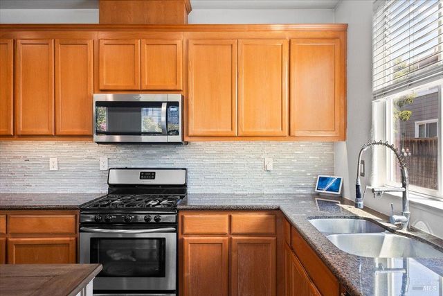 2348 Arista Ln, Santa Rosa, CA 95403
