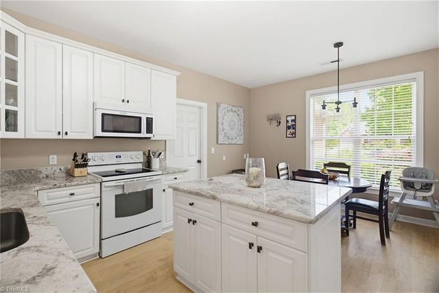 4752 Barrington Place Court, Jamestown, NC 27282