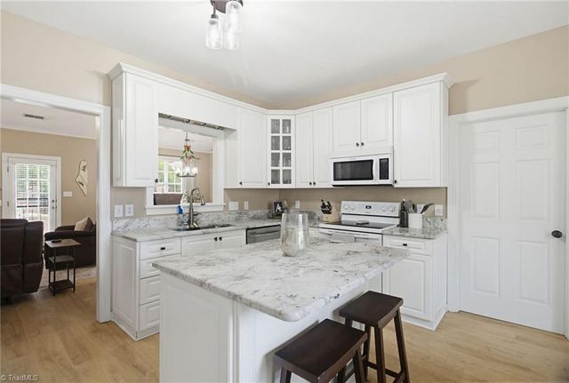 4752 Barrington Place Court, Jamestown, NC 27282