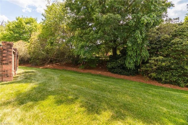 4752 Barrington Place Court, Jamestown, NC 27282
