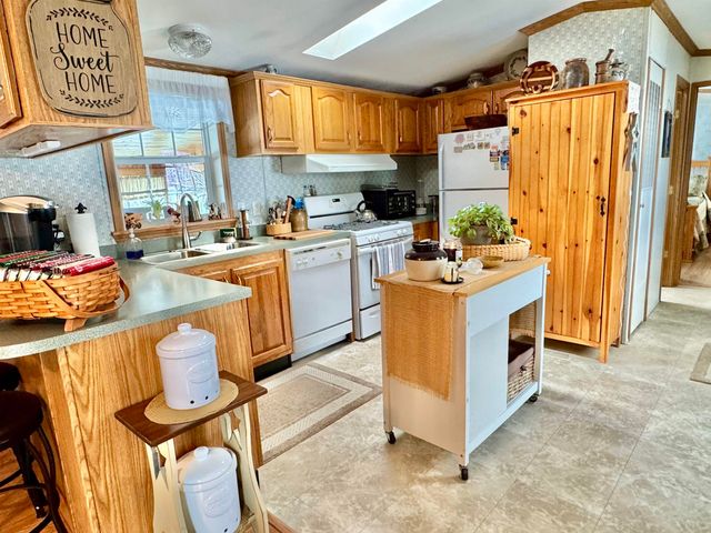 35 Goshen Road East, Bradford, VT 05033