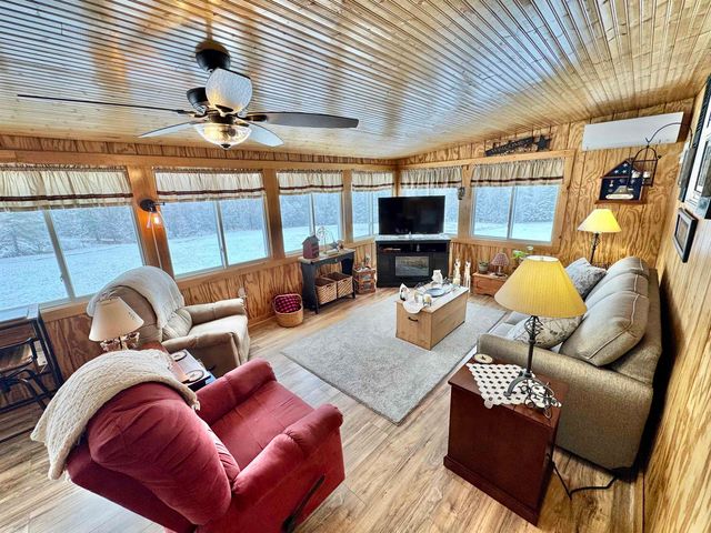 35 Goshen Road East, Bradford, VT 05033
