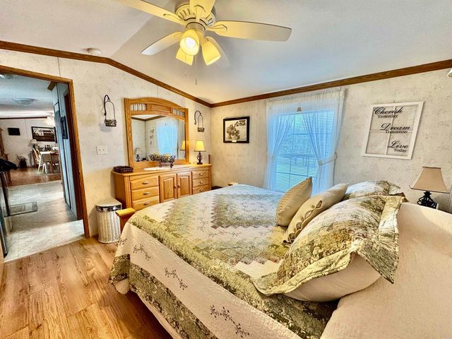 35 Goshen Road East, Bradford, VT 05033