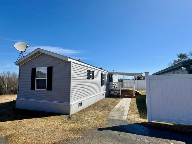 35 Goshen Road East, Bradford, VT 05033