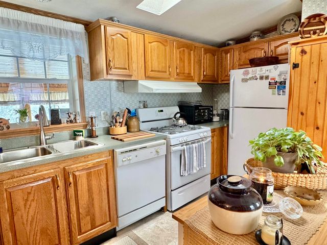 35 Goshen Road East, Bradford, VT 05033