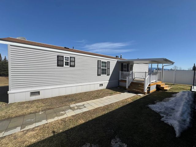 35 Goshen Road East, Bradford, VT 05033