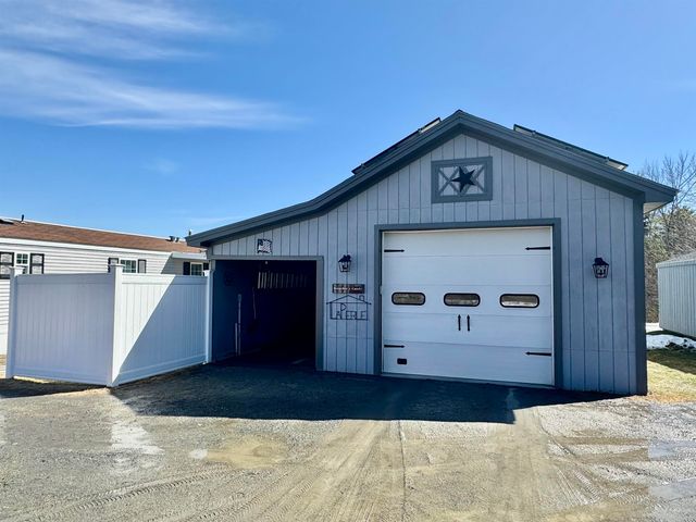 35 Goshen Road East, Bradford, VT 05033