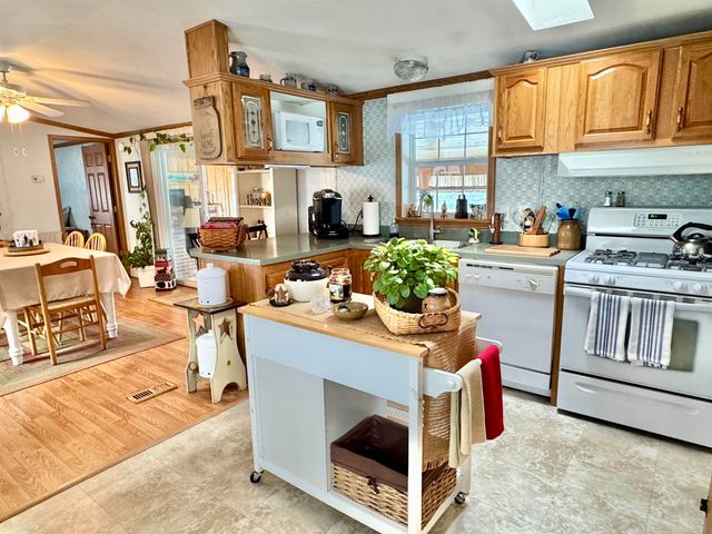 35 Goshen Road East, Bradford, VT 05033