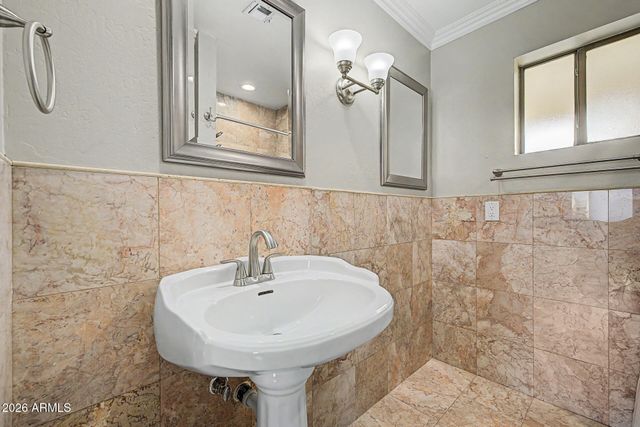 3011 E WINCHCOMB Drive, Phoenix, AZ 85032