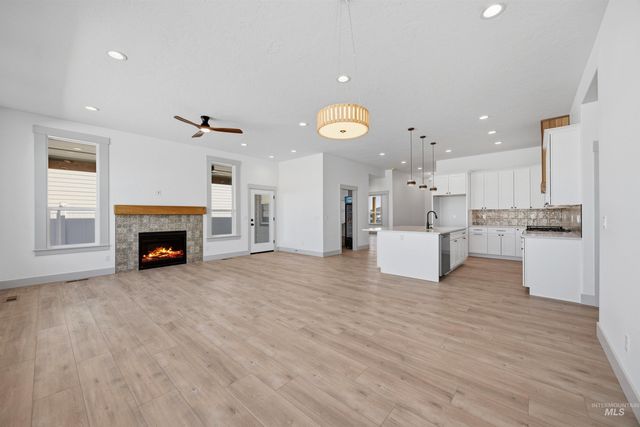 451 W Elaine Ct, Nampa, ID 83686