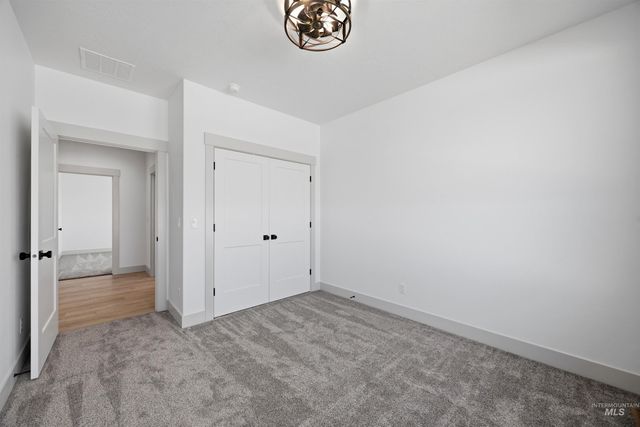 451 W Elaine Ct, Nampa, ID 83686