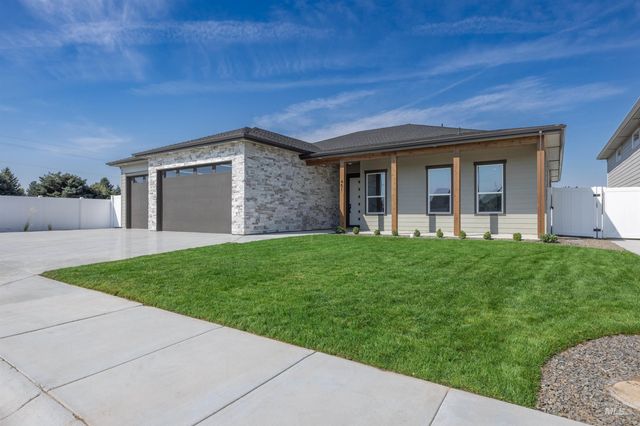 451 W Elaine Ct, Nampa, ID 83686
