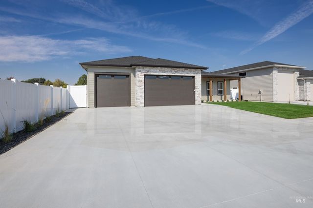 451 W Elaine Ct, Nampa, ID 83686