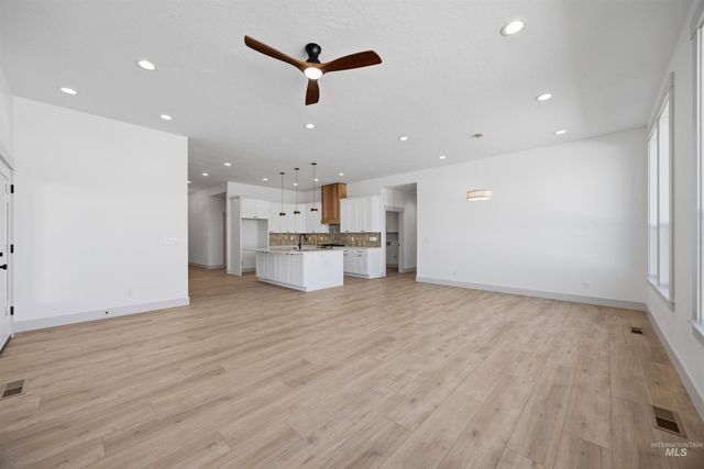 451 W Elaine Ct, Nampa, ID 83686