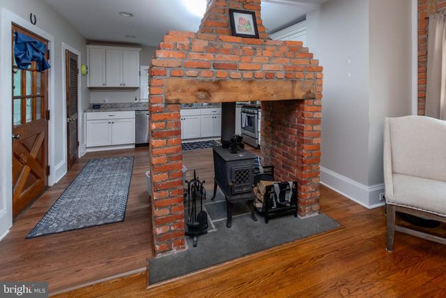 14 S MAIN ST, Stockton, NJ 08559