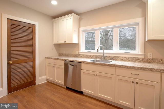 14 S MAIN ST, Stockton, NJ 08559