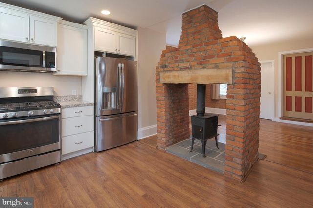 14 S MAIN ST, Stockton, NJ 08559