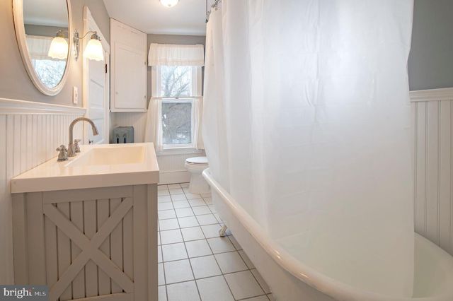14 S MAIN ST, Stockton, NJ 08559