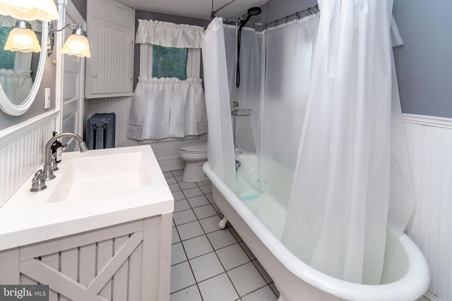 14 S MAIN ST, Stockton, NJ 08559