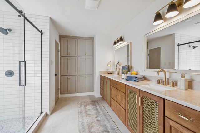 209 E Hacienda, Bellville, TX 77418