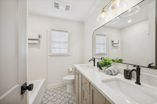 209 E Hacienda, Bellville, TX 77418