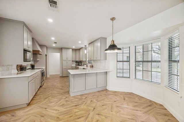 209 E Hacienda, Bellville, TX 77418