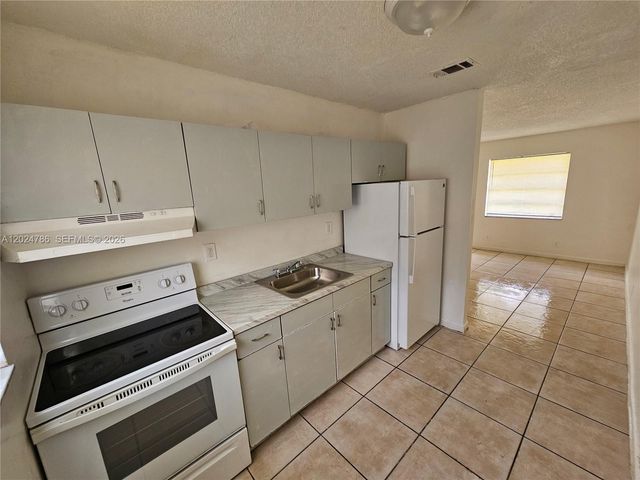 2451 NW 8th Pl 1, Fort Lauderdale, FL 33311