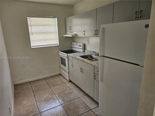2451 NW 8th Pl 1, Fort Lauderdale, FL 33311