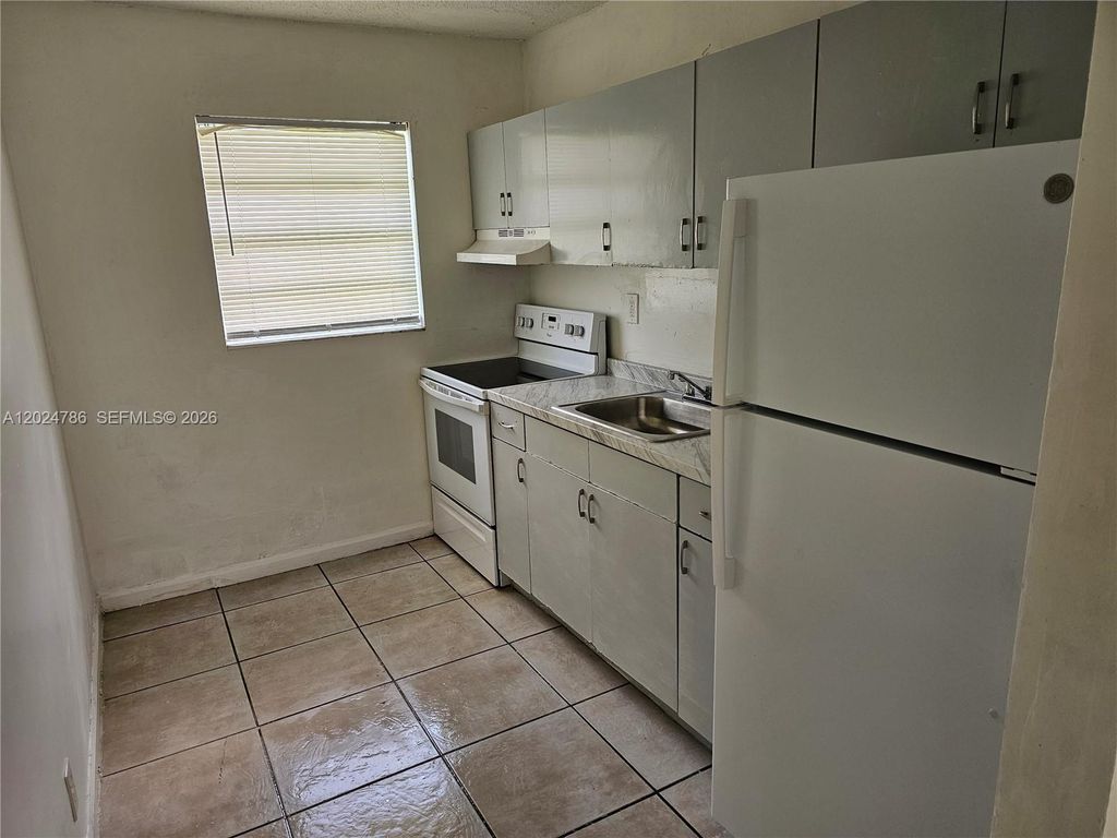 2451 NW 8th Pl 1, Fort Lauderdale, FL 33311