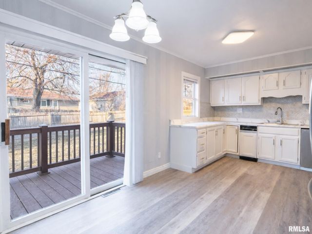 2107 W CIMARRON Drive, Peoria, IL 61614