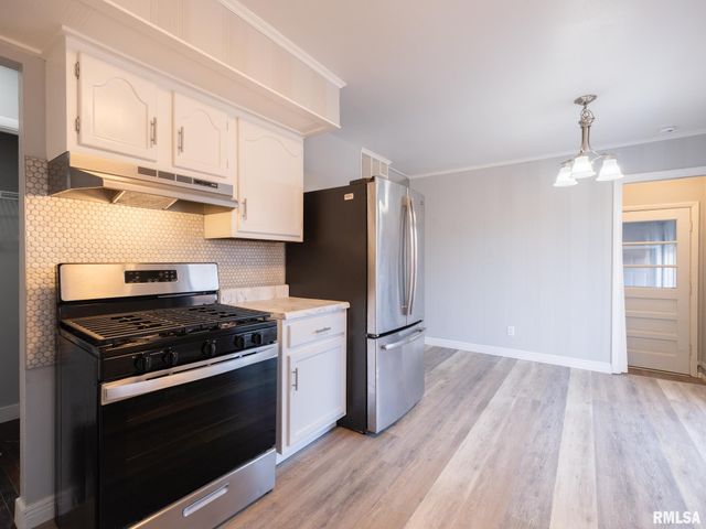 2107 W CIMARRON Drive, Peoria, IL 61614