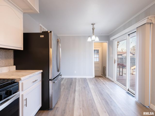 2107 W CIMARRON Drive, Peoria, IL 61614