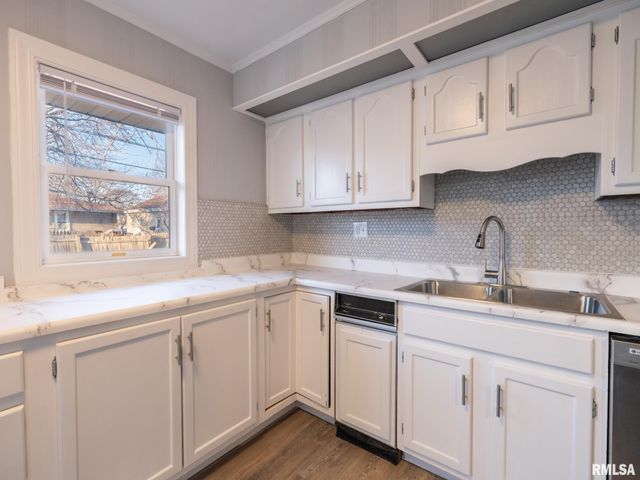 2107 W CIMARRON Drive, Peoria, IL 61614