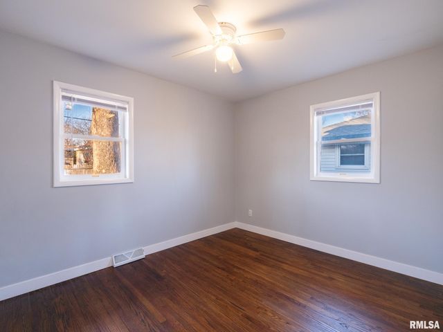 2107 W CIMARRON Drive, Peoria, IL 61614