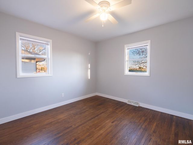 2107 W CIMARRON Drive, Peoria, IL 61614